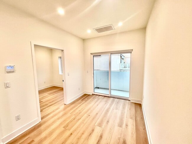 Building Photo - 202 18th St