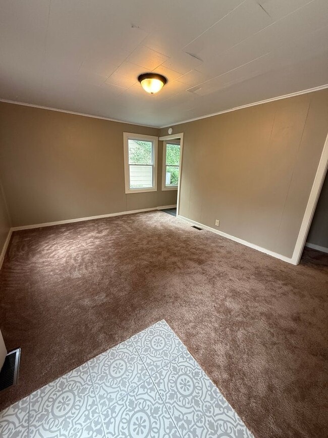Foto del edificio - Charming 2-Bedroom Duplex in a Convenient ...