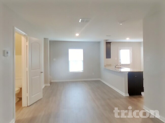 Foto del edificio - 12045 Latour Vly