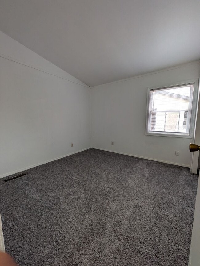 Building Photo - 3 bedroom available for an immediate move!