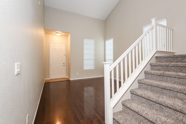 Building Photo - 324 Point Loma Ave