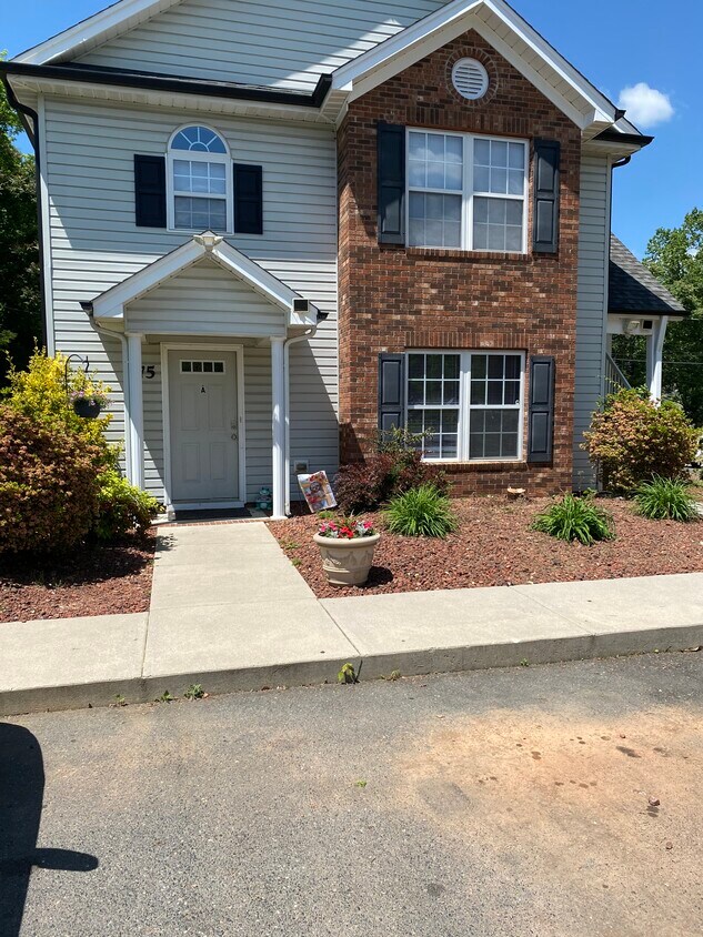 475 Ross Apt A - 475 Ross St