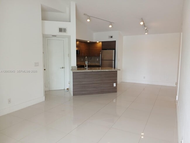 Building Photo - 731 Vista Isles Dr