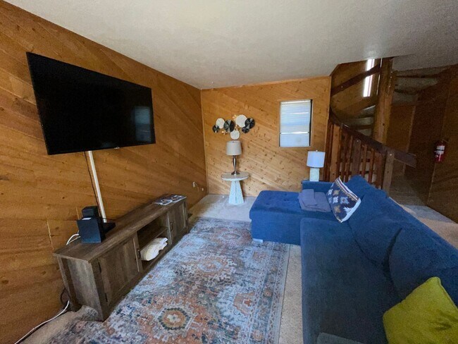 Building Photo - 2 br, 1.5 bath House - 42709 Alta Vista Ave.