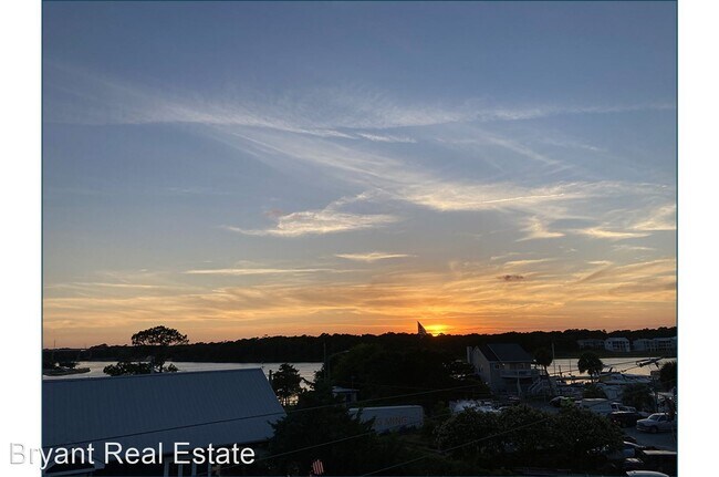 Building Photo - 3 br, 2 bath House - 400 Virginia Avenue U...