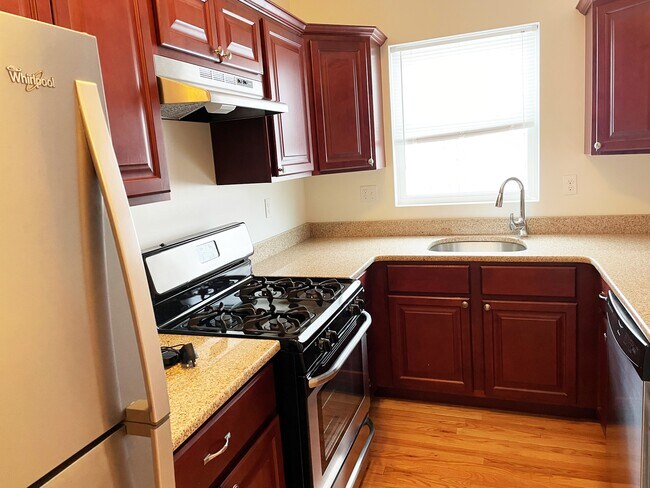 Building Photo - 404 Whiting Ave