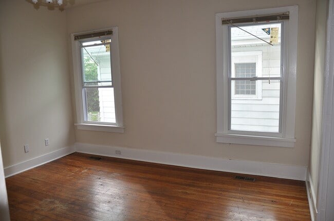 Building Photo - Now Pre-Leasing for Fall Semester 2026