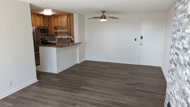 Building Photo - 6605 Green Valley Cir