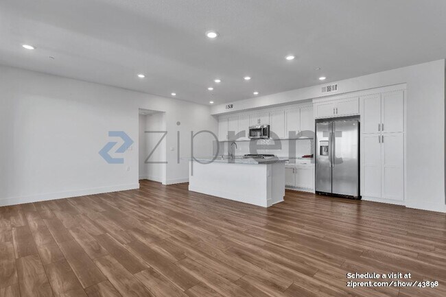 Foto del edificio - 3893 Quantum Dr