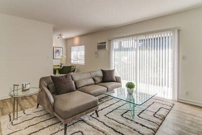 Building Photo - 570 N Los Robles Ave