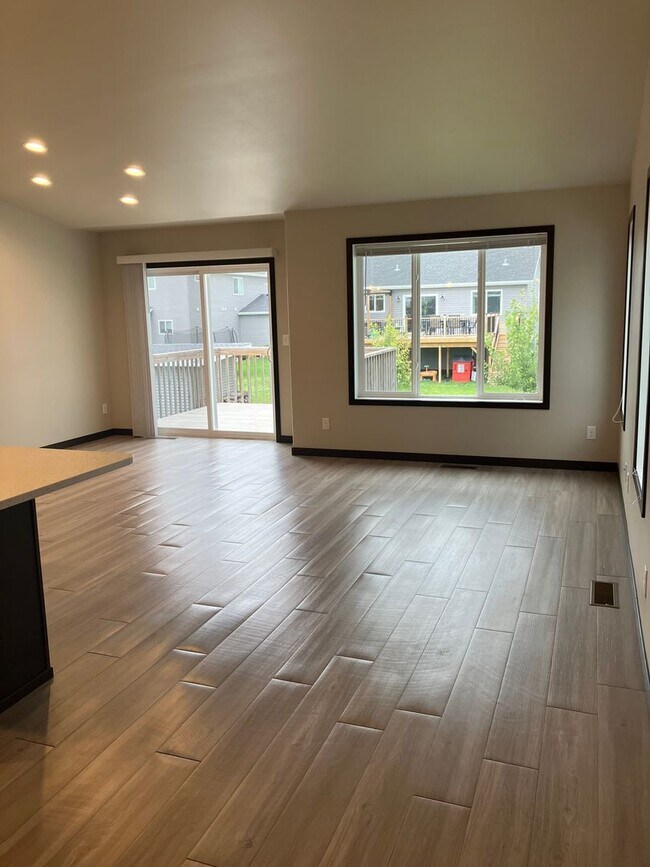 Foto del edificio - 4 Bed 3 Bath Single Family Home