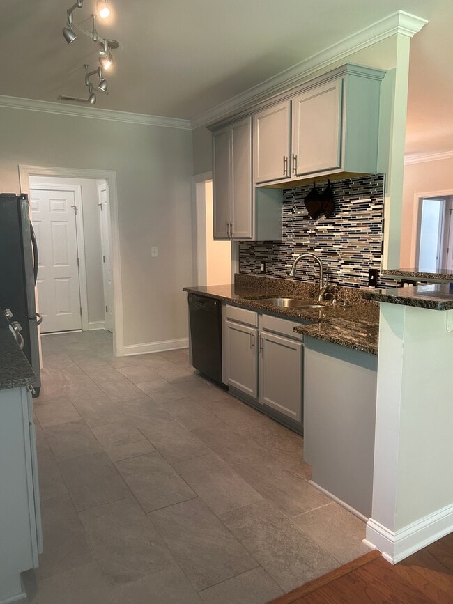 Building Photo - 506 Weatherford Dr