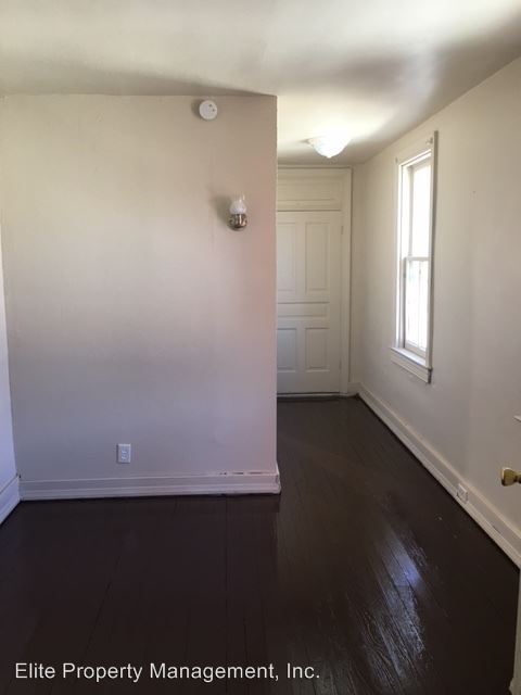 Building Photo - 3 br, 1 bath House - 312 E. Maple St.