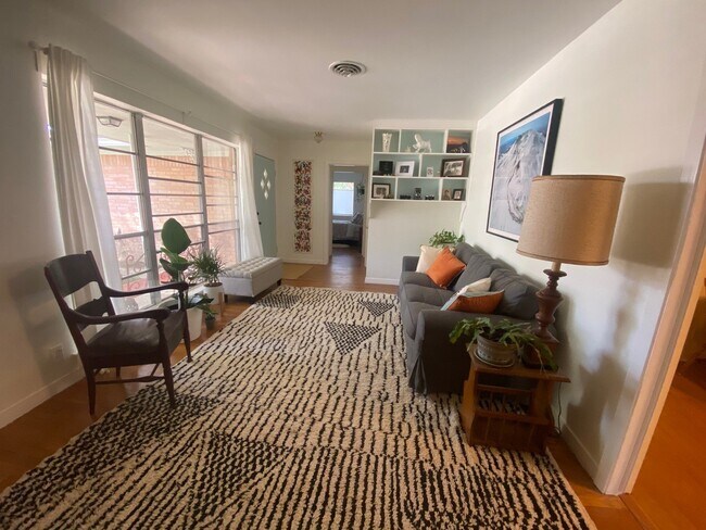 Foto del edificio - 1609 Pin Oak Dr