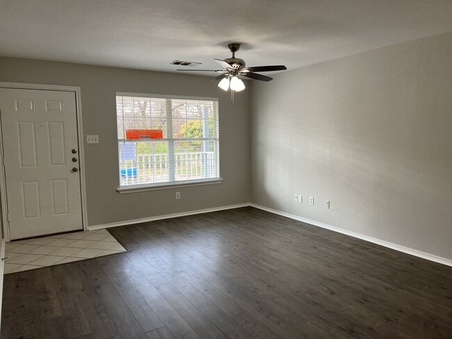 Building Photo - Cute property - Owner/Agent - Hemang Sheth...
