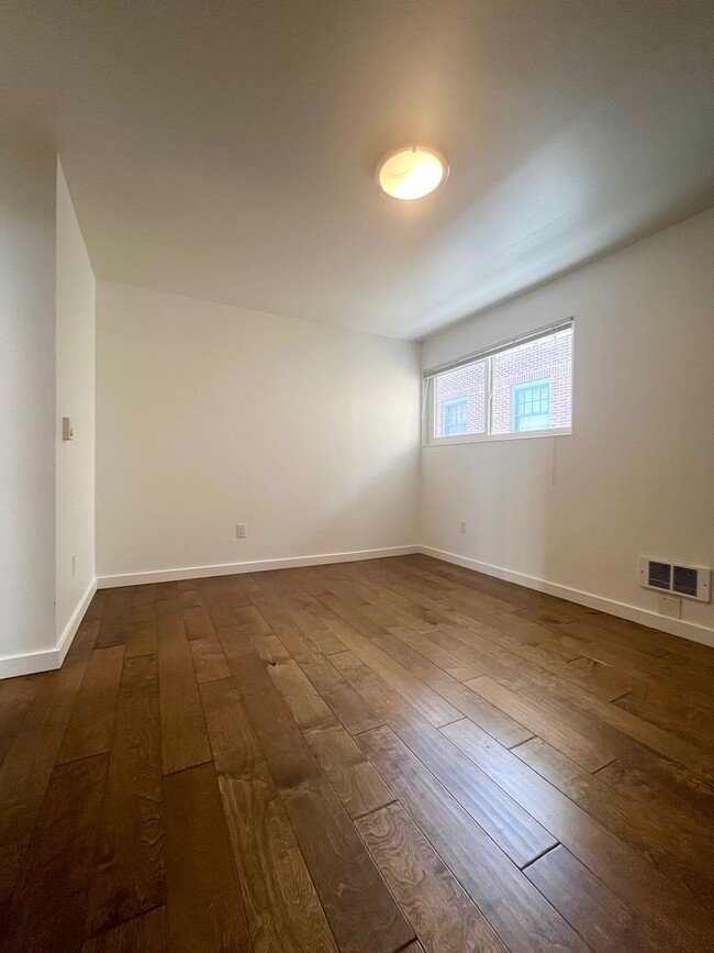 Interior Photo - Bellevue Manor