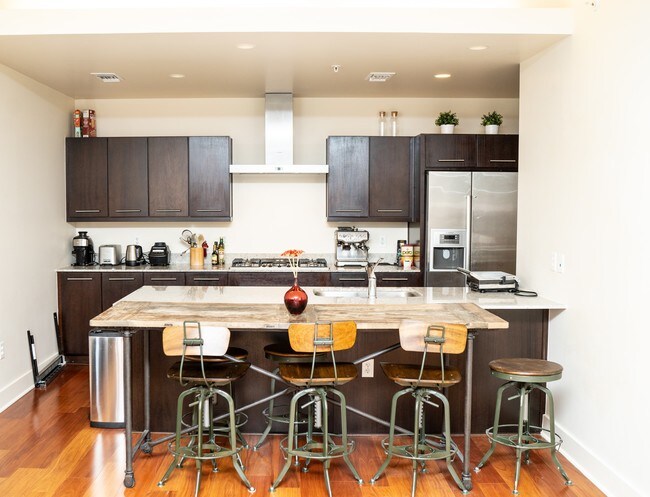 Building Photo - 210 Lee Barton Dr