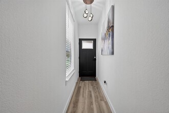 Building Photo - 3233 Creston Gate Dr