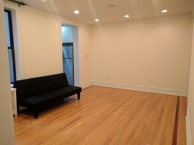 Building Photo - 812 Riverside Dr