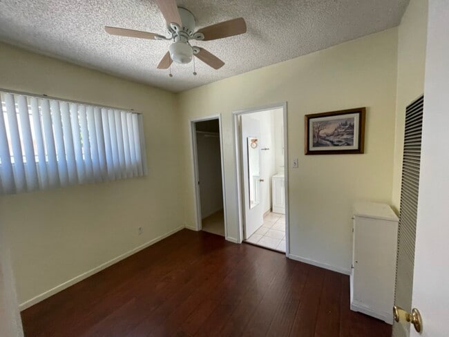 Building Photo - 840 Centinela Ave