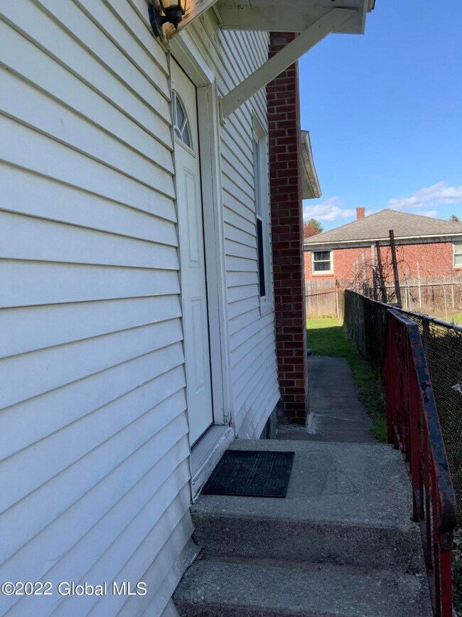 Foto del edificio - 31 Wellington Ave