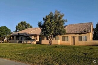 Building Photo - 1649 Pine Ct