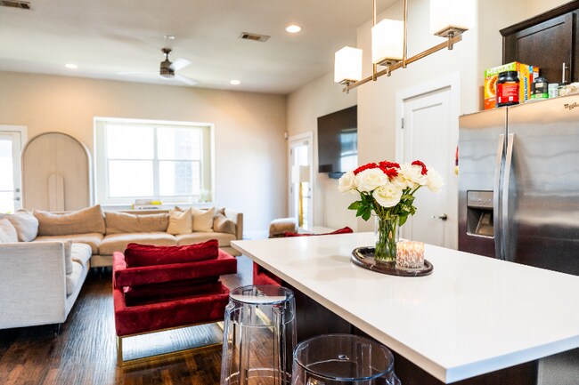 Foto del edificio - 5814 Bryan Pkwy