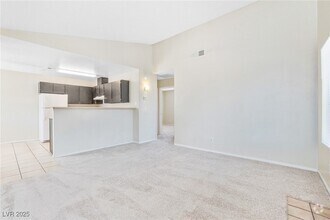 Building Photo - 2685 Jennydiane Dr