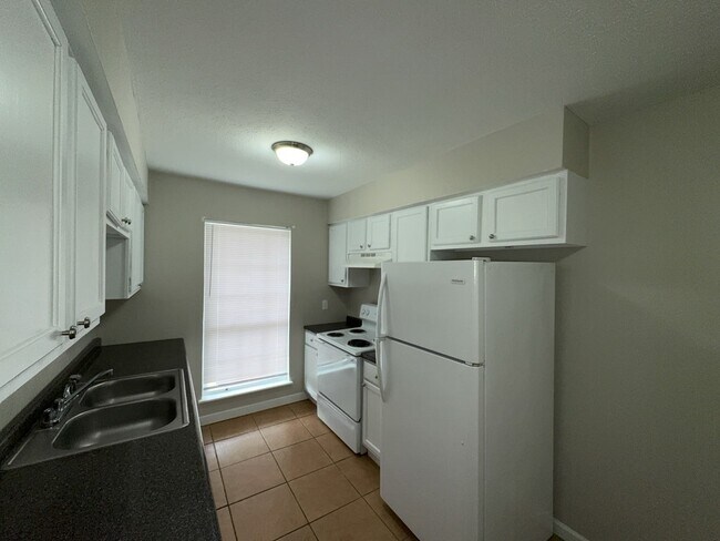 Foto del edificio - 2118 Thousand Oaks Dr