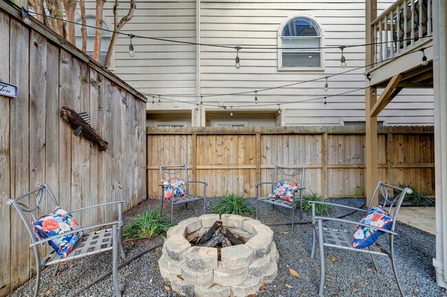 Foto del edificio - 5217 Blossom St
