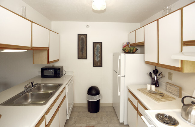 Kitchen/2BR, 1BA - 960 SF - Martin Estates Apartments