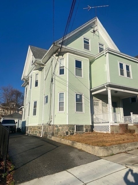 Building Photo - 10 Bigelow St