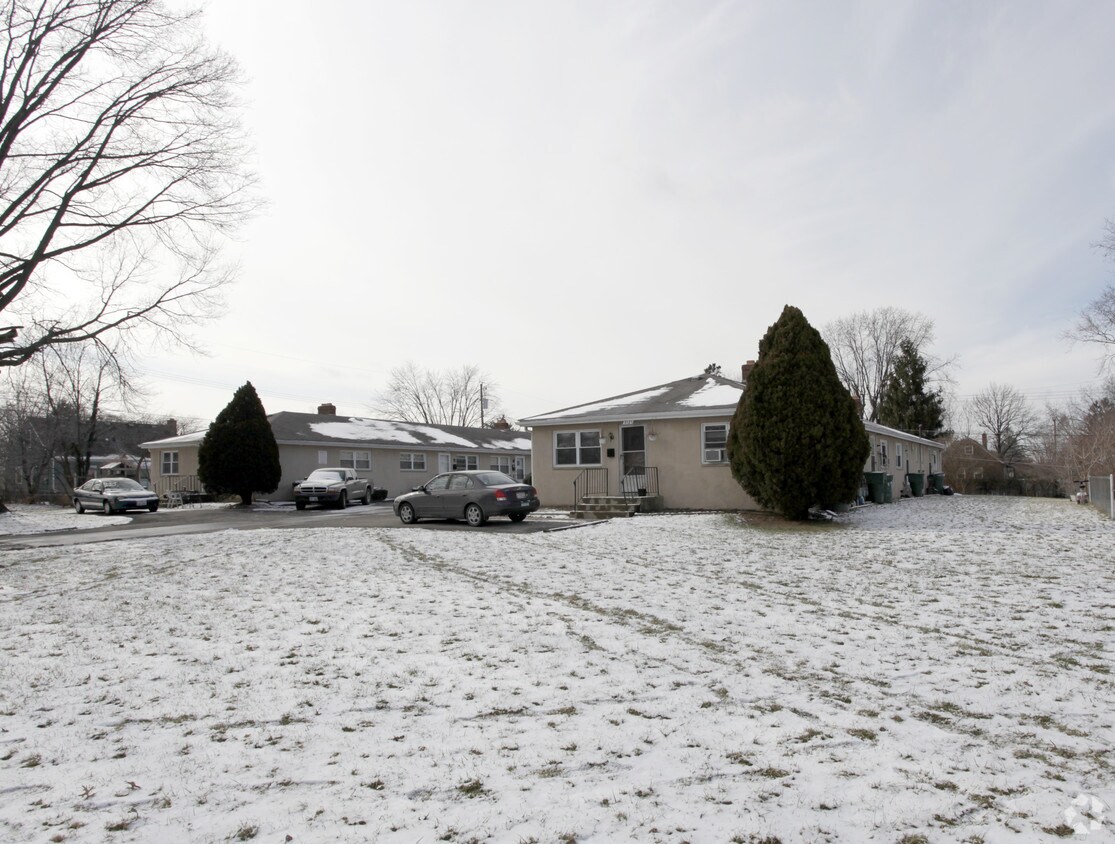 Building Photo - 3113-3127 Maize Rd