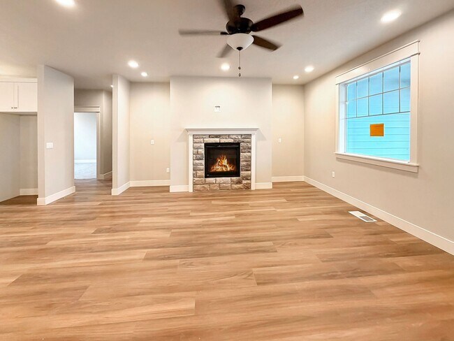 Foto del edificio - Brand New 3BR Home in Nampa – Pet-Friendly, Near Parks & Dining