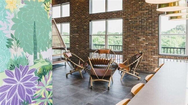 Building Photo - 780 Memorial Dr SE