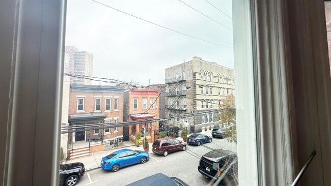 Building Photo - 6013 Buchanan Pl