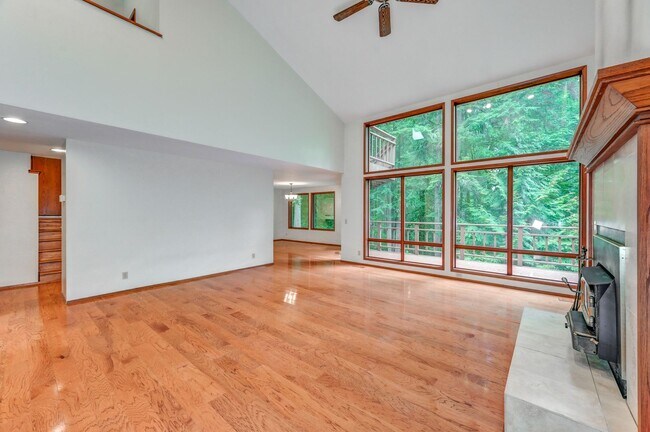 Foto del edificio - Great Home Tucked Away in Mirrormont on Tiger Mountain