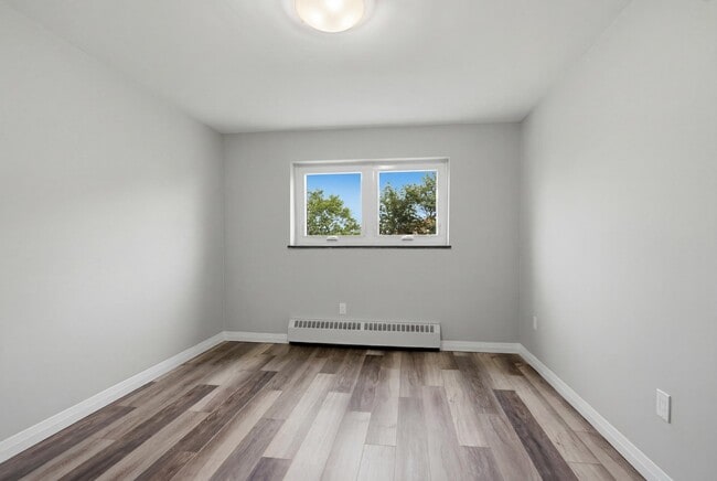 Building Photo - 473 Linwell Rd