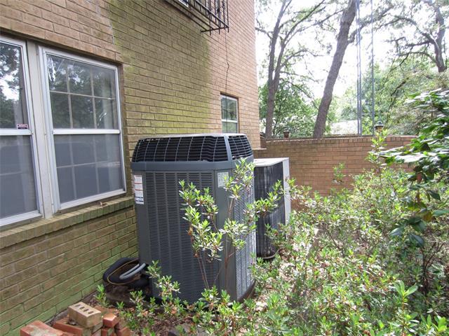 Building Photo - 1815 Greenwood Dr