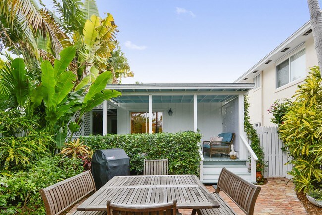 Building Photo - 1 br, 2 bath House - Sunny View
