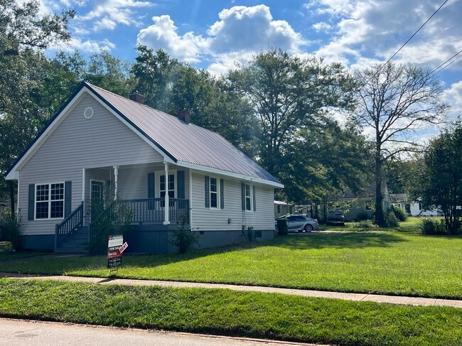 Building Photo - 601 Askew Ave