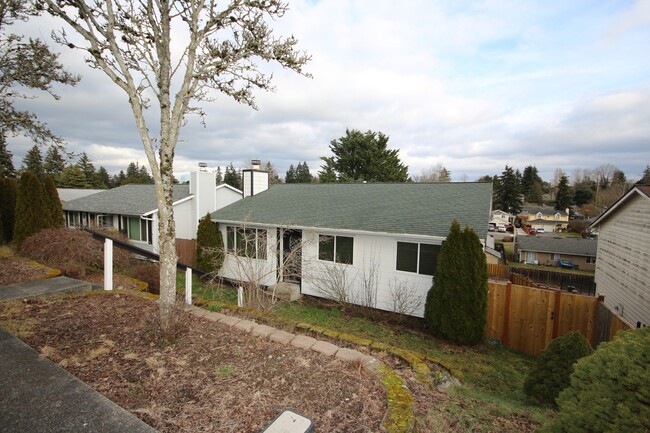 Building Photo - Move in ready 3 bedroom 2.5 bath home in N...