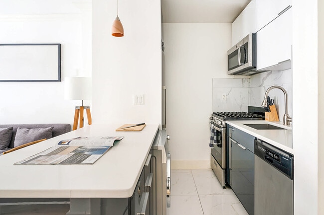 Building Photo - 1597 York Ave