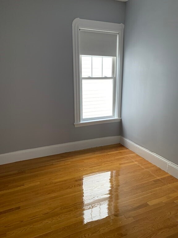 Foto del edificio - 689 E 7th St