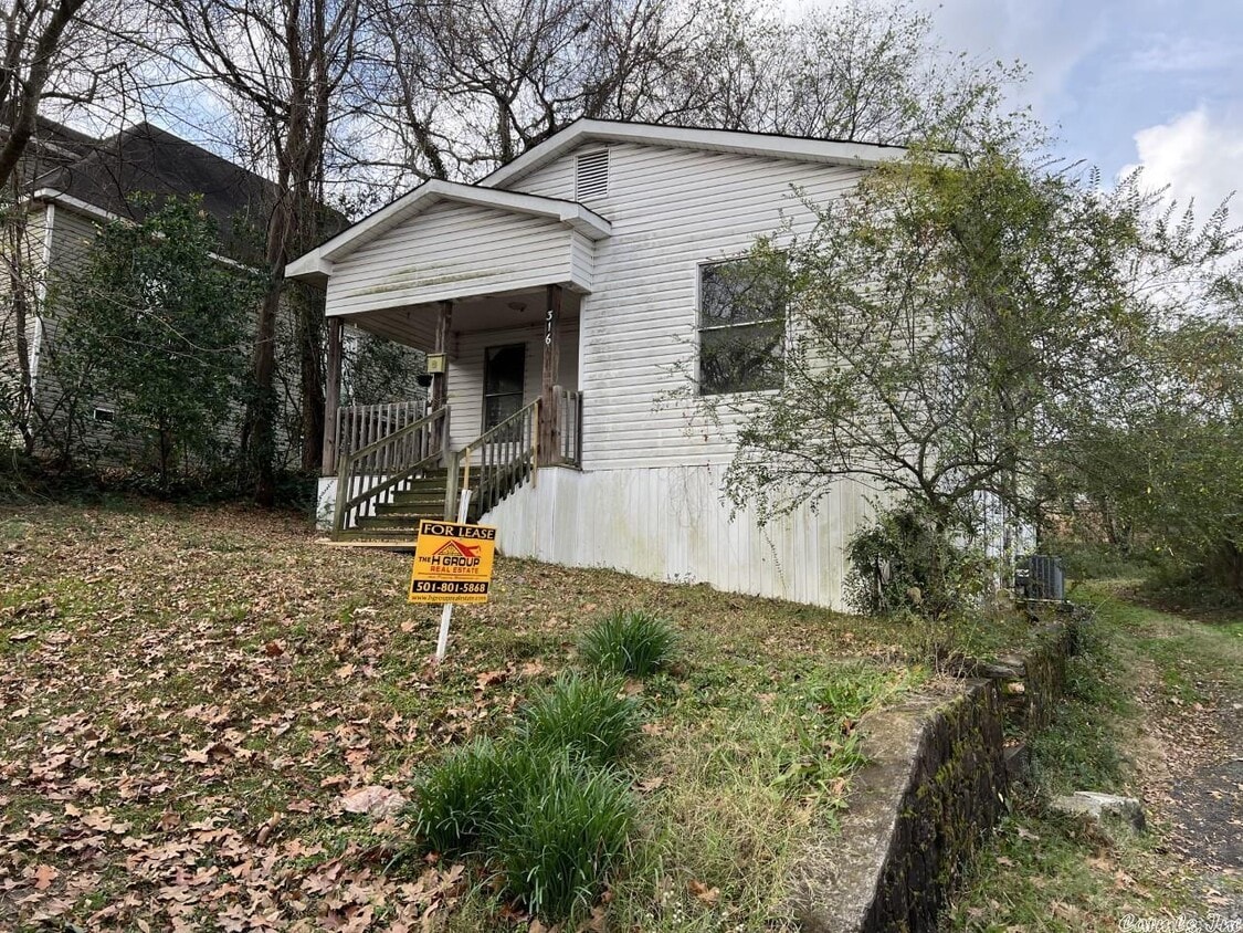 Primary Photo - 316 S Oak St