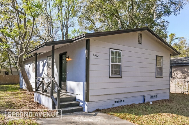 Building Photo - 2012 W 6th St