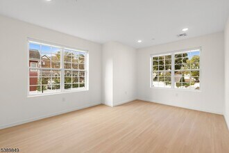 Building Photo - 70 Ridgedale Ave
