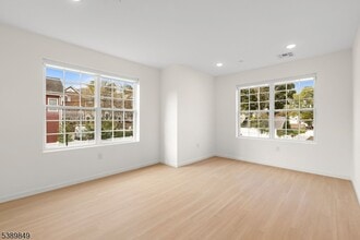 Building Photo - 70 Ridgedale Ave