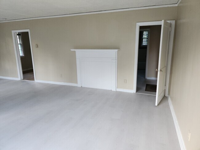 Building Photo - 2819 Schaul St