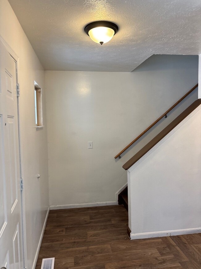 Building Photo - 57 W Warren Ave